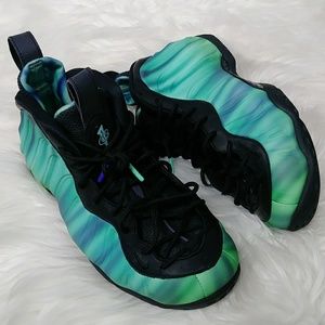 New Nike foamposite size 7 in men's